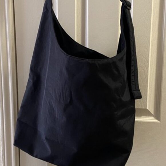 BAGGU Large Nylon Crescent Bag - Picture 6 of 6